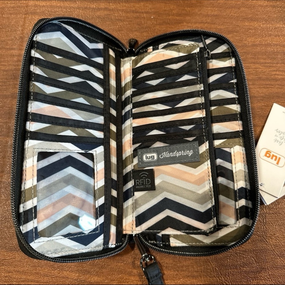 Lug Handspring Wallet - Picture 4 of 8